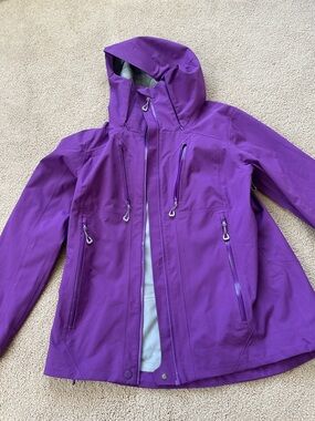 Mountain warehouse 20.000 waterproof rain coat